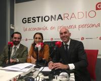 De izquierda a derecha, Arturo de Las Heras, Marta Docampo y Joaquín Danvila, en Gestiona Radio.